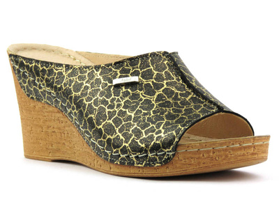 Miękkie klapki damskie na koturnie - Agxbut 500, czarne