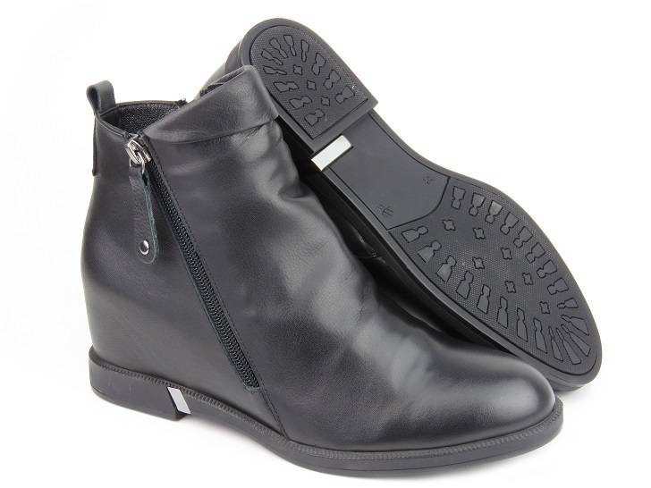 Skórzane botki damskie na koturnie - Venezia 3534 R001, czarne