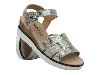 Skórzane sandały damskie na koturnie - Nika Komfort H-617, srebrne