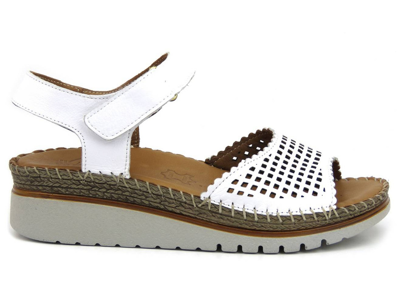 Sandały damskie na niewielkim koturnie - PIAZZA 910077-03, białe