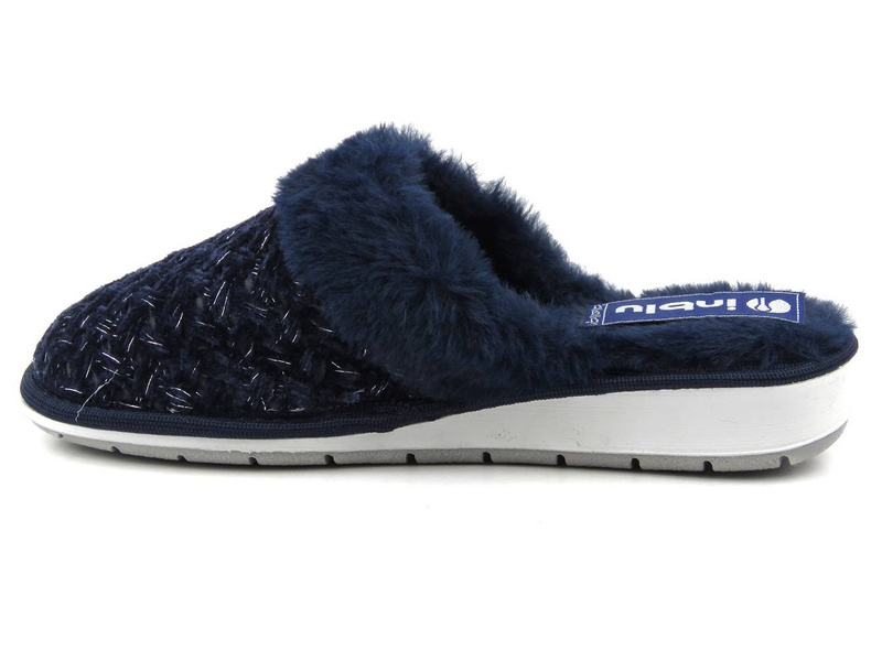 Miękkie, futerkowe kapcie damskie z serduszkiem - INBLU LB-90, granatowe
