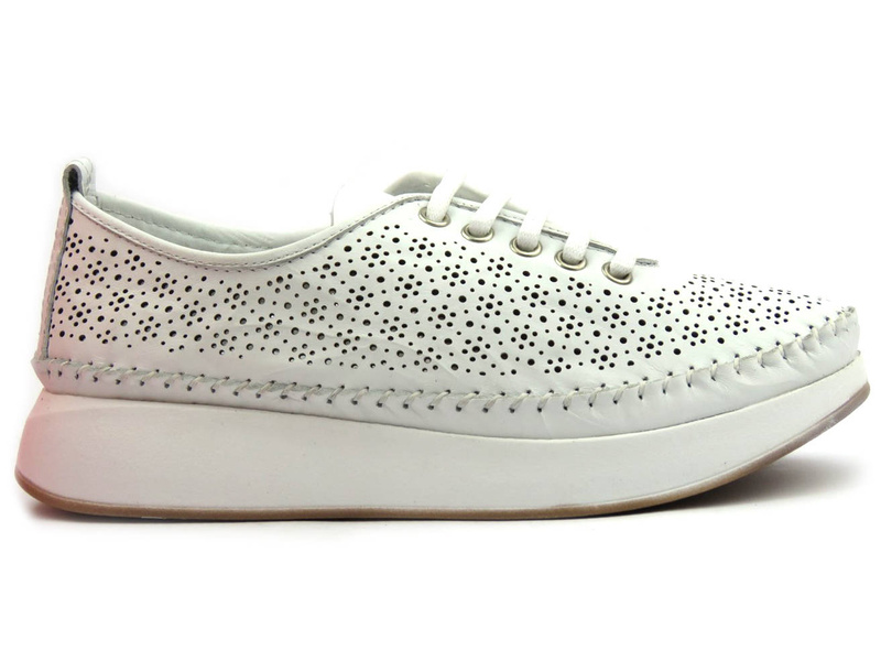 Półbuty damskie sportowe z ażurowym wykończeniem - VENEZIA 268147, białe