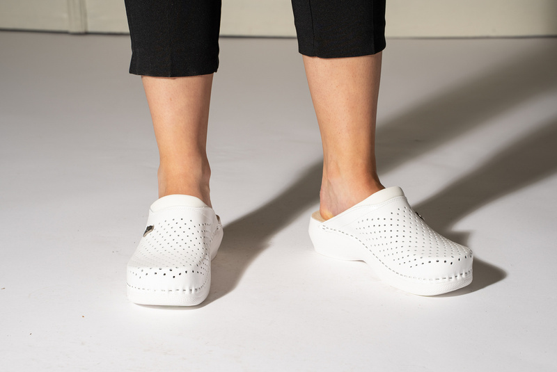 Skórzane Klapki Damskie białe Leon PU100