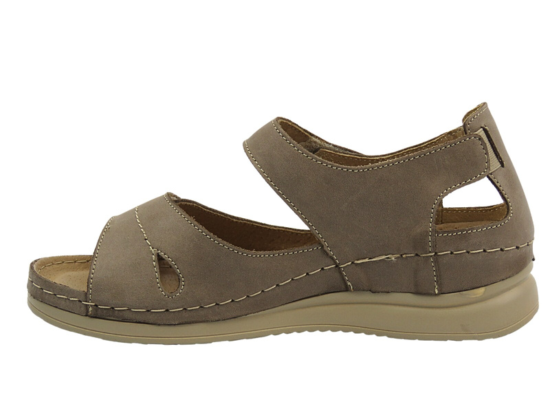 Skórzane sandały damskie beżowe na koturnie HELIOS Komfort 139