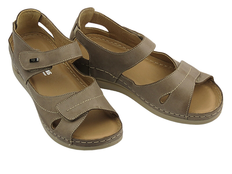 Skórzane sandały damskie beżowe na koturnie HELIOS Komfort 139