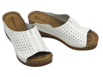 Klapki damskie na koturnie  Sanipur NG-02 białe