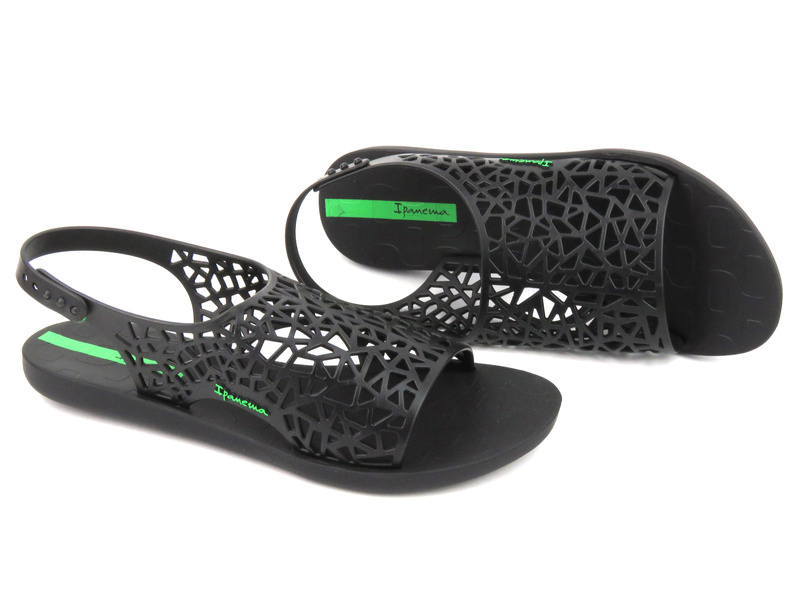 Sandały damskie z ażurową cholewką - IPANEMA 26679, czarne