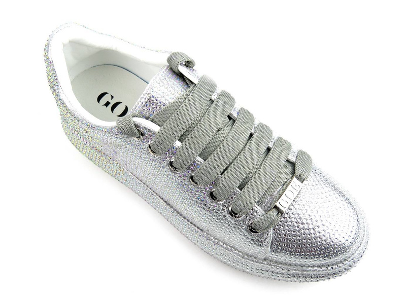 Sneakersy damskie pokryte cekinami - GOE JJ2N4048, srebrne