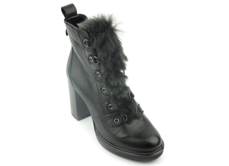 Botki damskie z ozdobnym futerkiem - Venezia 299235, czarne