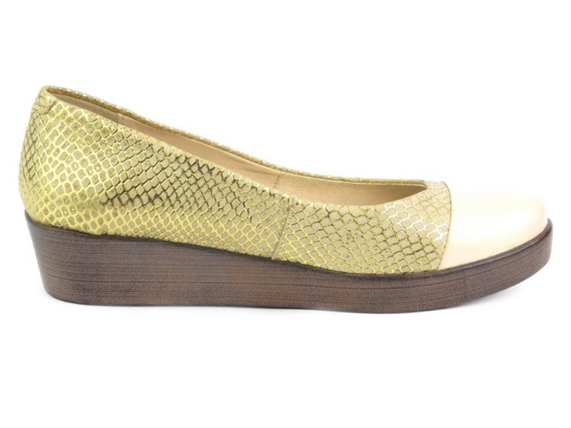 Skórzane półbuty damskie w złotym kolorze - Ajf P0868