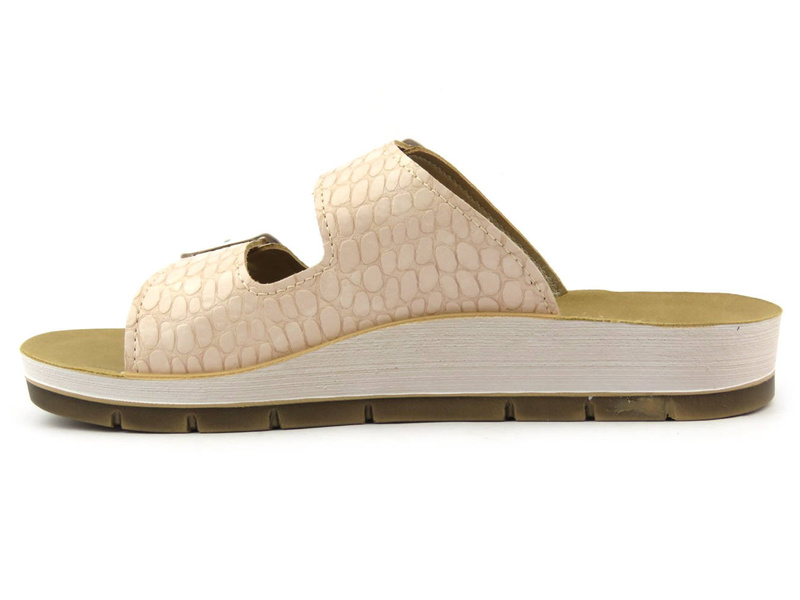 Klapki damskie z ozdobnymi klamrami - INBLU VENERE, różowe