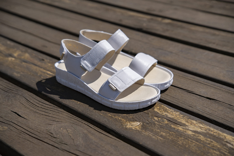 Skórzane sandały damskie na rzepy - Helios 136, białe