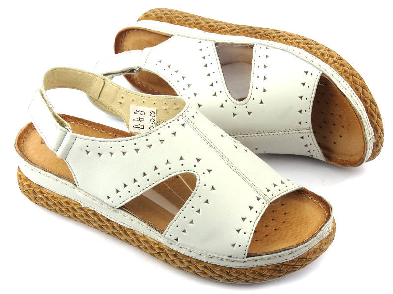 Skórzane sandały damskie z ażurowym wzorem - WASAK 0652, białe