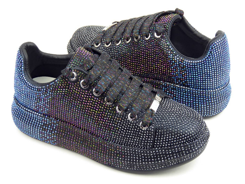 Sneakersy damskie pokryte mieniącymi się cekinami - GOE JJ2N4050, czarne - kolorowe