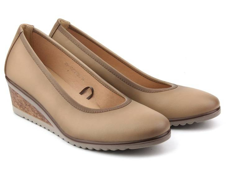 Półbuty, czółenka damskie na koturnie - Potocki 23-10523BG, beżowe