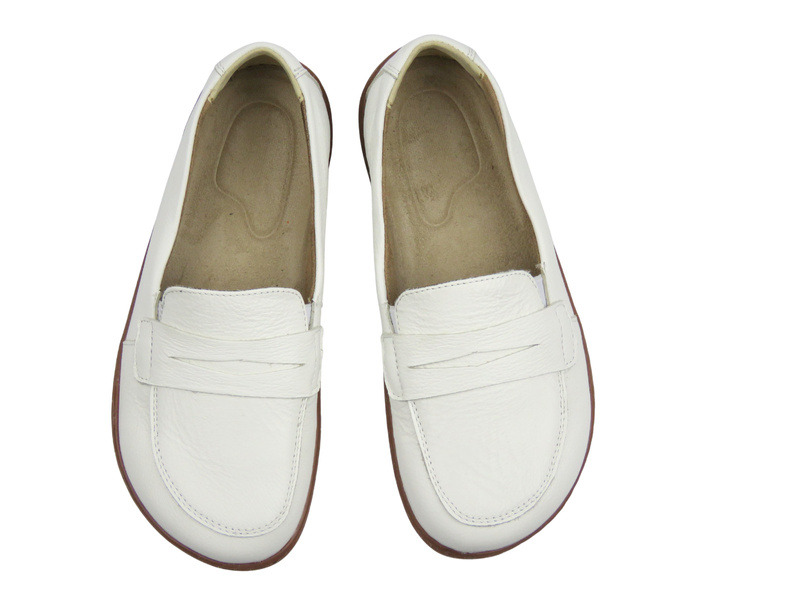 Barefooty, półbuty damskie Helios 433 białe wsuwane