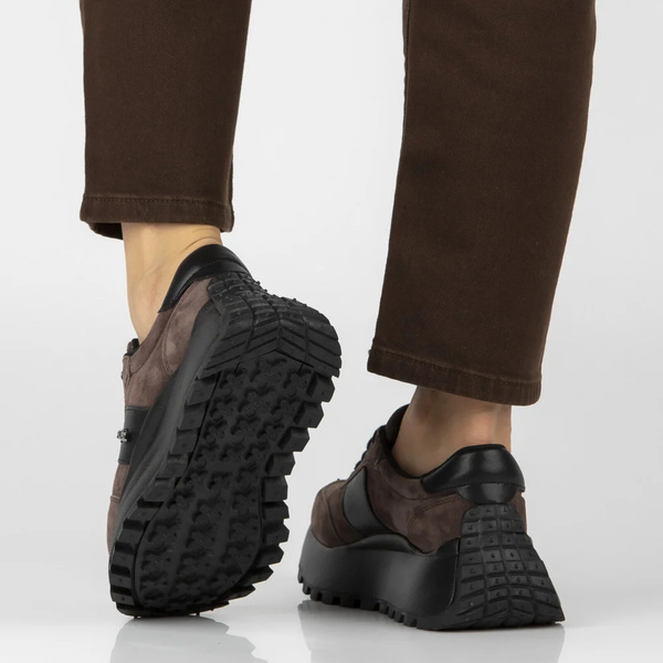 Damskie sneakersy skórzane zamszowe Filippo DP6785/26 ciemnobrązowe – wygodne półbuty na grubej podeszwie