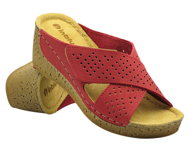 Klapki damskie na koturnie czerwone INBLU NG-2G