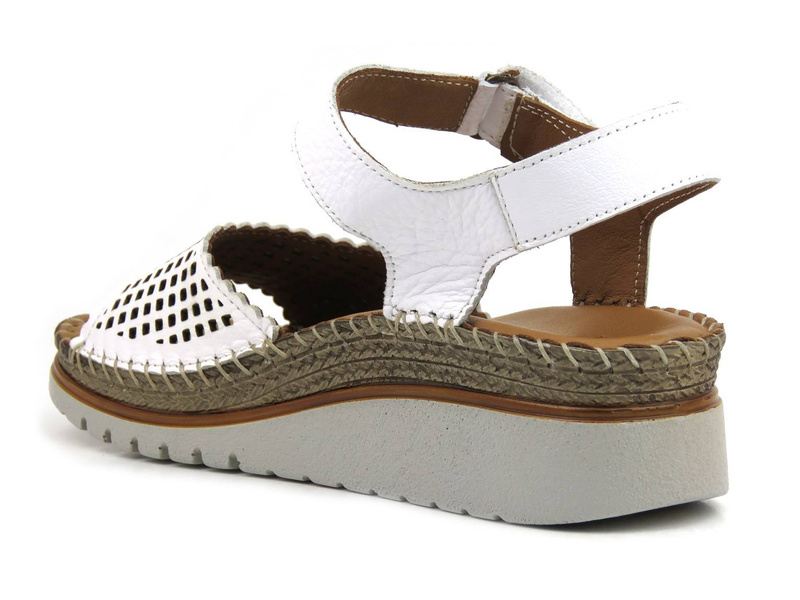 Sandały damskie na niewielkim koturnie - PIAZZA 910077-03, białe