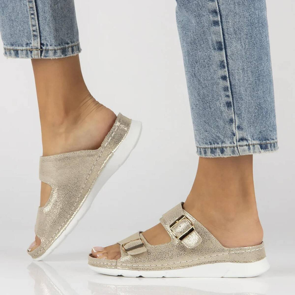 Skórane klapki damskie z klamrami - Filippo DK6020/24, złote