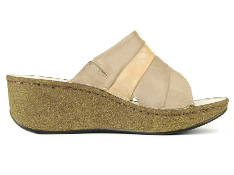 Skórzane klapki damskie na koturnie - Helios Komfort 646, beżowe