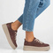 Wygodne sneakersy damskie ze skóry naturalnej zamszowej na platformie Filippo DP6122/26, brązowe