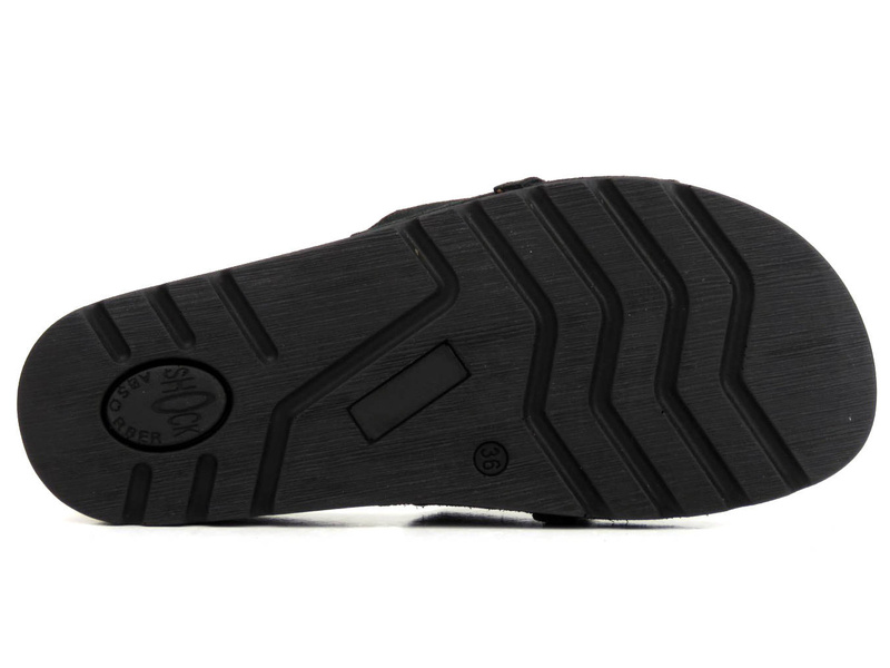 Zamszowe klapki damskie ze złotym łańcuchem - GOE JJ2N7006, czarne