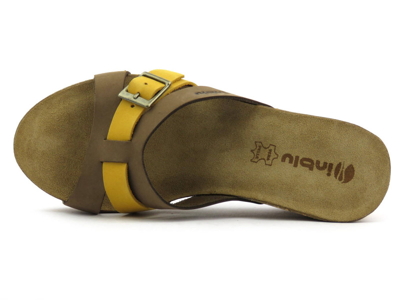 Skórzane klapki damskie na koturnie - INBLU EN-24, brązowe