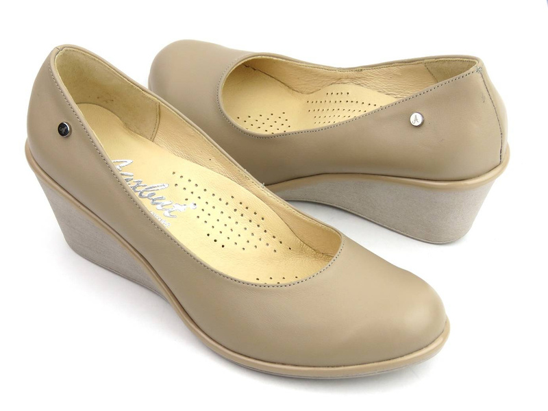 Wygodne czółenka na koturnie - AGXBUT 570, beżowe