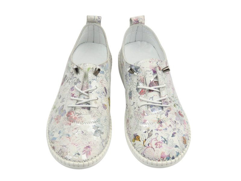 Wygodne półbuty damskie w sportowym stylu - białe w kwiaty Nika Komfort H2023,