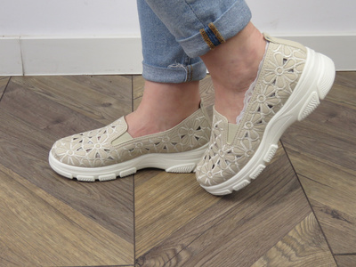 Ażurowe półbuty damskie - Unisoft 23PB02-5592, beżowe