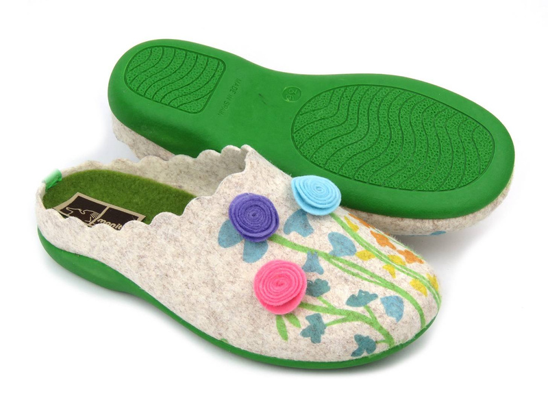 Ciepłe kapcie damskie z kwiatami - MANITU 320051-08, beżowe