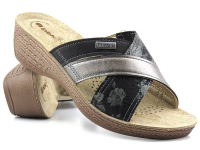 Klapki damskie z trzema paskami  - Inblu GL-38, czarne