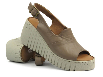 Sandały damskie na platformie z koturnem - Artiker 54C0788,  jasnobrązowe