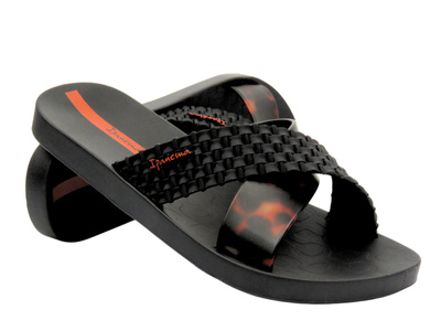 Wygodne klapki damskie z plecionymi paskami - Ipanema 27214, czarne