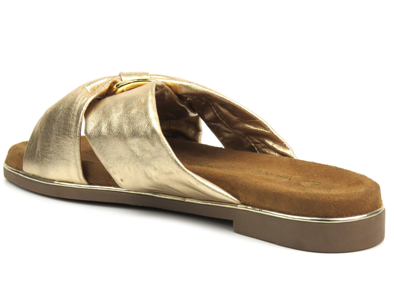 Skórzane klapki damskie z łańcuchem - MARCO TOZZI 2-27133-42, złote