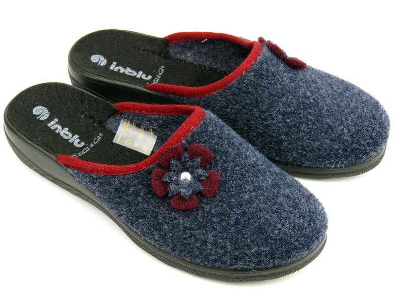 Ciepłe kapcie damskie z kwiatkiem na cholewce - INBLU 064-86, granatowe