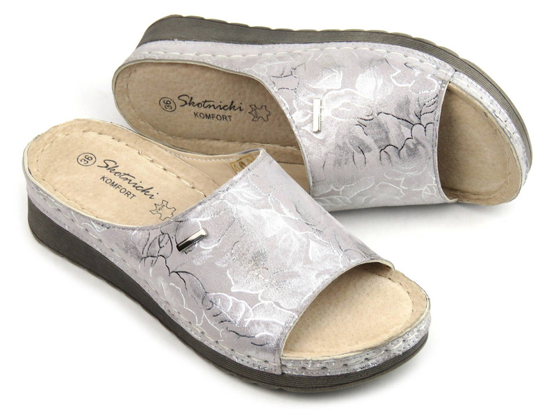 Klapki damskie z ozdobną cholewką - SKOTNICKI KL-3-0531, srebrne