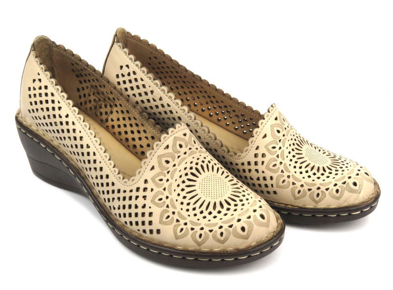 Ażurowe półbuty damskie na koturnie - Comfortabel 730015-08, beżowe