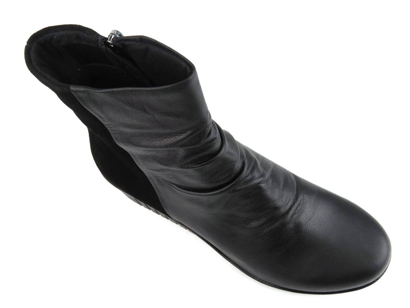 Wysokie botki damskie na koturnie 5 cm - COMFORTABEL 960020-01 czarne