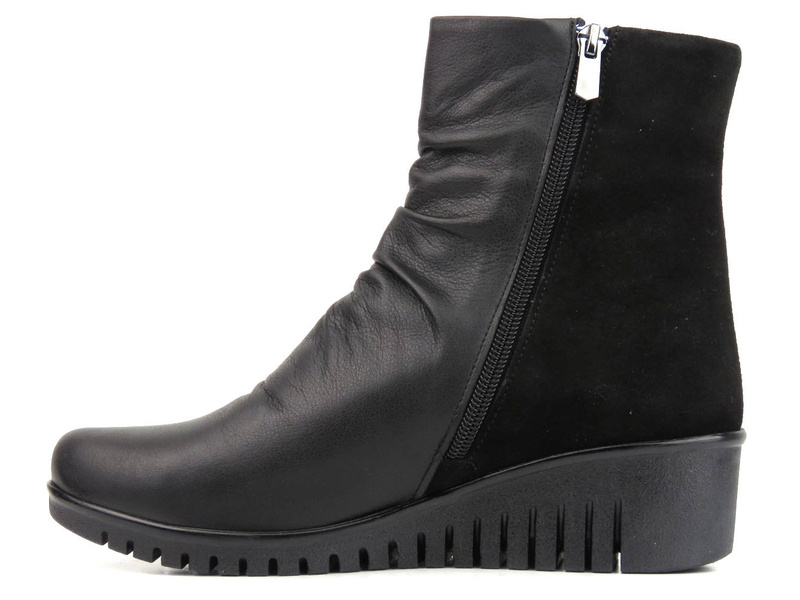 Wysokie botki damskie na koturnie 5 cm - COMFORTABEL 960020-01 czarne