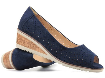 Ażurowe półbuty damskie na koturnie - Potocki 23-12063, granatowe