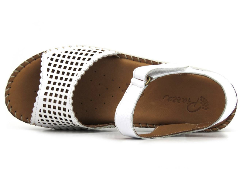 Sandały damskie na niewielkim koturnie - PIAZZA 910077-03, białe