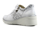 Sneakersy damskie z suwakiem i sznurowaniem - Helios Komfort 347, srebrne 2