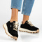 Wygodne sneakersy damskie ze skóry naturalnej zamszowej na platformie Filippo DP7498/26, czarne