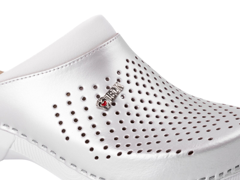 Skórzane klapki damskie perłowe Leon 3400