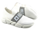 Wsuwane sneakersy damskie z przewiewnej tkaniny - BIG STAR JJ274297, białe