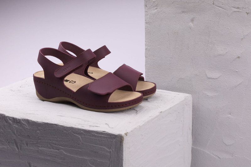 Sandały damskie na rzepy bordowe Leon 2024