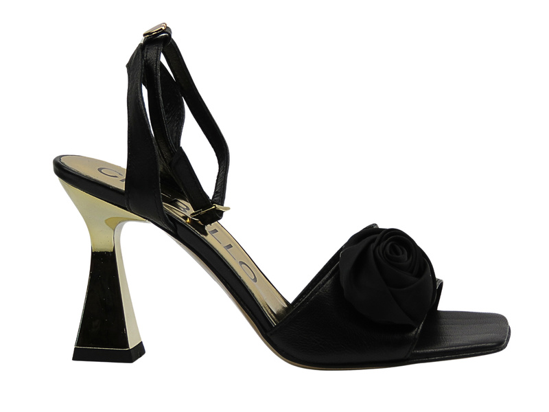 Eleganckie sandały damskie z ozdobnym kwiatem - CheBello 4624, czarne