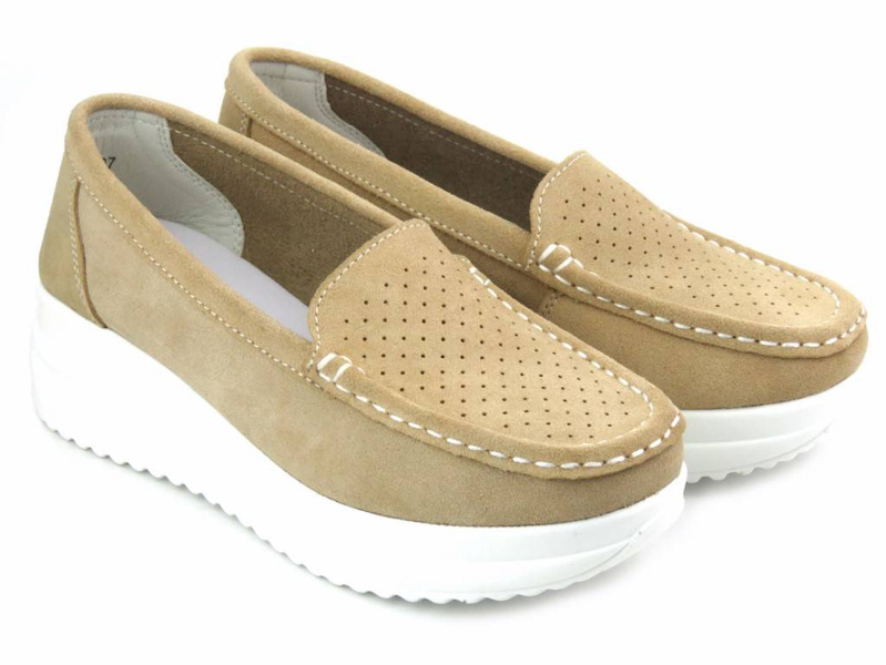 Zamszowe mokasyny damskie na grubej podeszwie - Artiker 52C1759, beżowe